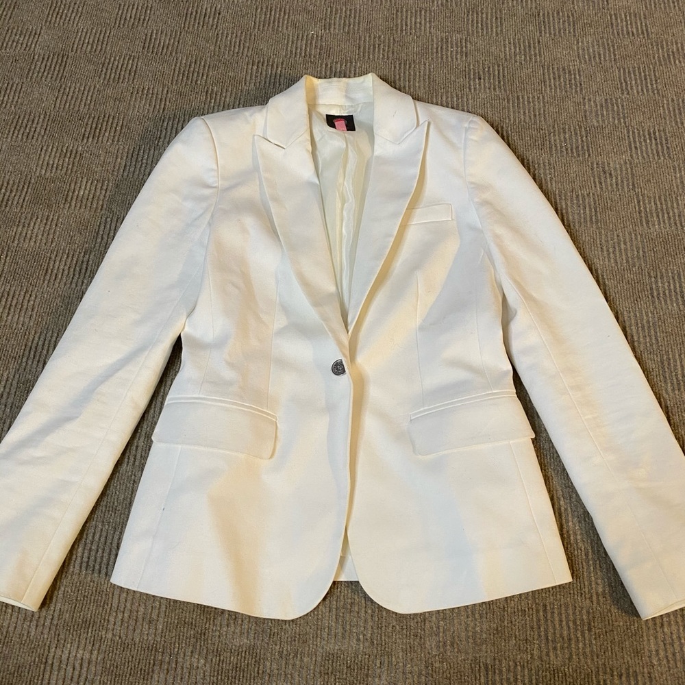 White Vince Camuto Blazer